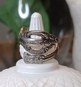 ONEIDA BRAHMS SPOON RING